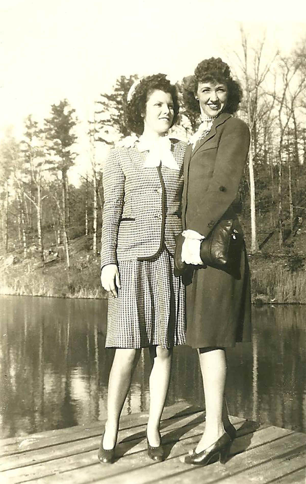 Geneva_Flo_Pack_1946.jpg (214533 bytes)