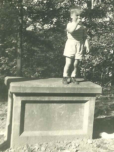 Jerry1949.jpg (235559 bytes)