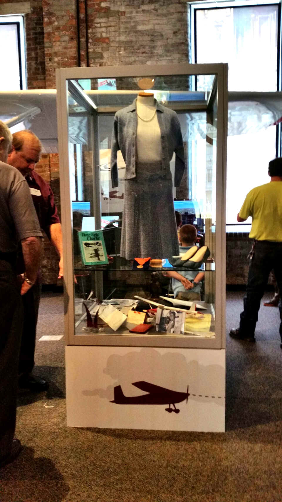 display 10A.jpg (1196546 bytes)