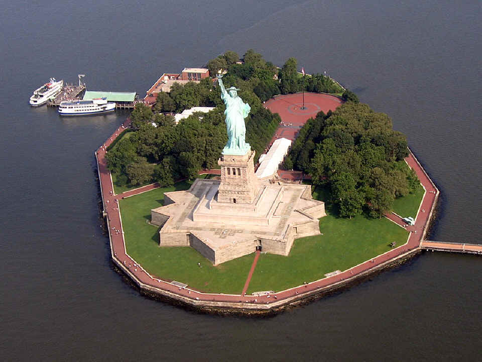 LadyLiberty.jpg (129180 bytes)