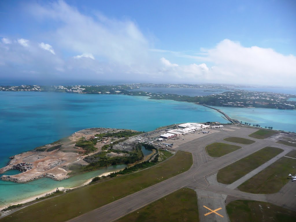 Bermuda_Terminal.jpg (81031 bytes)