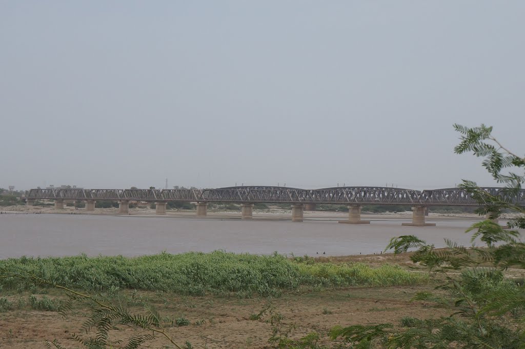 PAK_IndusRRbridge.jpg (89608 bytes)